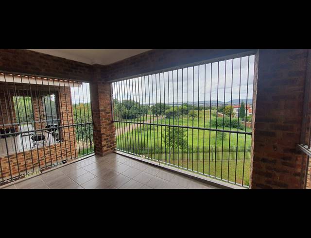 2 BEDROOM TOWNHOUSE RENTED IN WILLOW ACRES